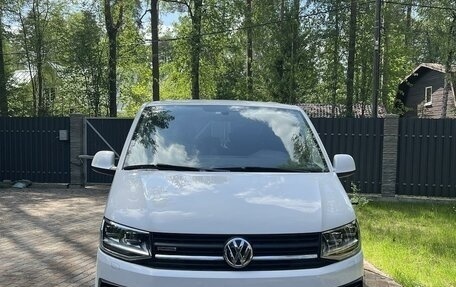 Volkswagen Multivan T6 рестайлинг, 2018 год, 4 900 000 рублей, 7 фотография