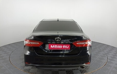 Toyota Camry, 2021 год, 3 550 000 рублей, 10 фотография