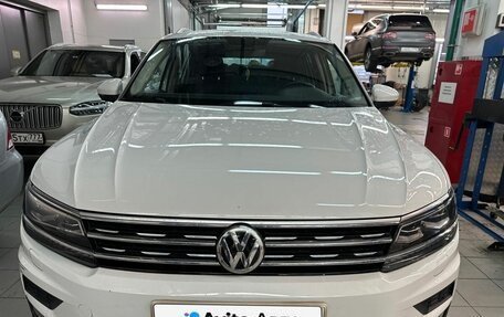 Volkswagen Tiguan II, 2017 год, 2 467 600 рублей, 2 фотография