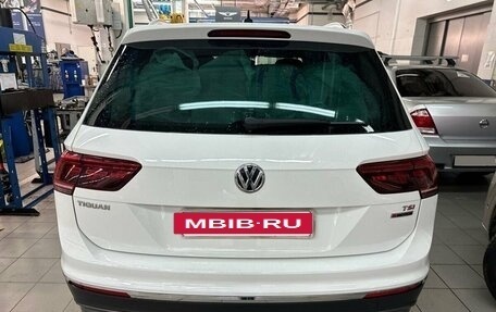 Volkswagen Tiguan II, 2017 год, 2 467 600 рублей, 11 фотография