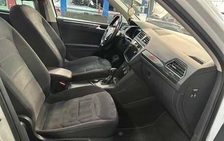 Volkswagen Tiguan II, 2017 год, 2 467 600 рублей, 19 фотография