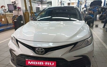 Toyota Camry, 2021 год, 3 897 000 рублей, 2 фотография