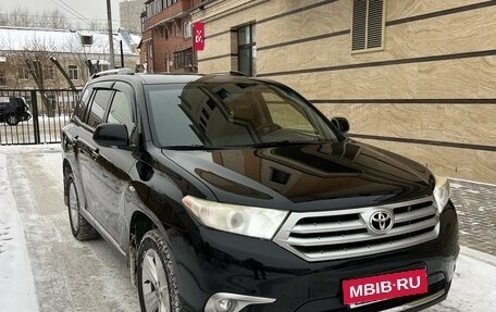 Toyota Highlander III, 2013 год, 2 430 000 рублей, 1 фотография