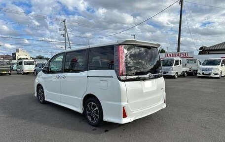 Toyota Noah III, 2021 год, 2 200 000 рублей, 4 фотография