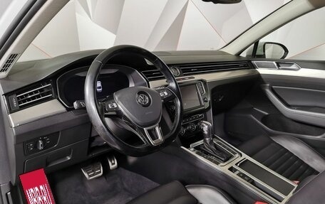 Volkswagen Passat B8 рестайлинг, 2015 год, 2 315 700 рублей, 14 фотография