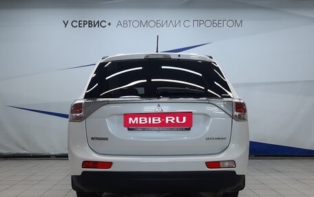 Mitsubishi Outlander III рестайлинг 3, 2013 год, 1 640 000 рублей, 4 фотография