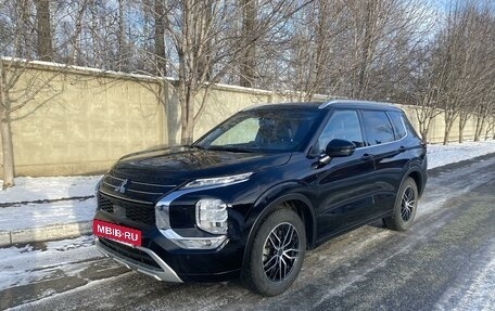 Mitsubishi Outlander, 2023 год, 4 200 000 рублей, 2 фотография