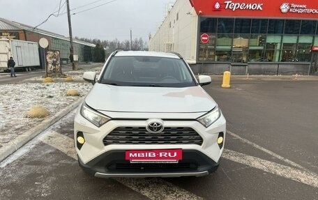 Toyota RAV4, 2020 год, 3 850 000 рублей, 2 фотография