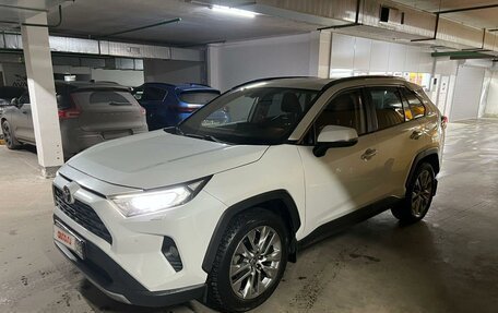 Toyota RAV4, 2020 год, 3 850 000 рублей, 4 фотография