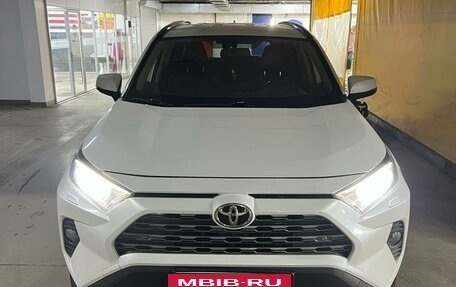 Toyota RAV4, 2020 год, 3 850 000 рублей, 3 фотография