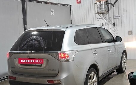 Mitsubishi Outlander III рестайлинг 3, 2013 год, 1 580 000 рублей, 2 фотография