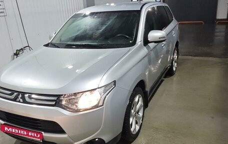 Mitsubishi Outlander III рестайлинг 3, 2013 год, 1 580 000 рублей, 6 фотография