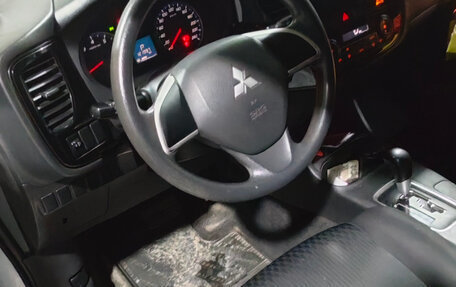 Mitsubishi Outlander III рестайлинг 3, 2013 год, 1 580 000 рублей, 7 фотография