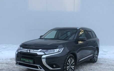 Mitsubishi Outlander III рестайлинг 3, 2019 год, 2 370 000 рублей, 1 фотография