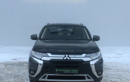 Mitsubishi Outlander III рестайлинг 3, 2019 год, 2 370 000 рублей, 2 фотография