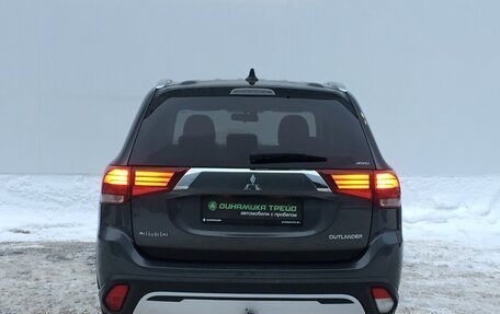 Mitsubishi Outlander III рестайлинг 3, 2019 год, 2 370 000 рублей, 6 фотография