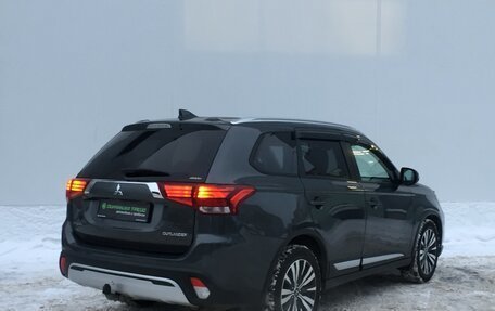 Mitsubishi Outlander III рестайлинг 3, 2019 год, 2 370 000 рублей, 5 фотография