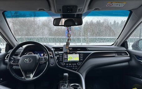 Toyota Camry, 2018 год, 2 800 000 рублей, 9 фотография