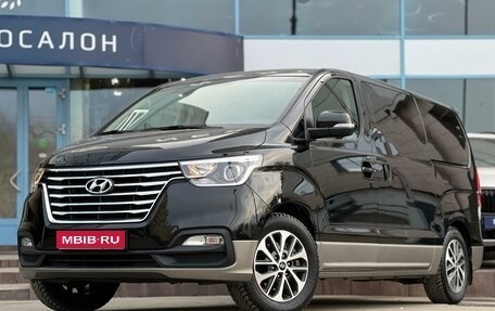 Hyundai Grand Starex Grand Starex I рестайлинг 2, 2018 год, 4 000 000 рублей, 1 фотография