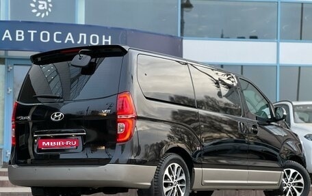 Hyundai Grand Starex Grand Starex I рестайлинг 2, 2018 год, 4 000 000 рублей, 3 фотография