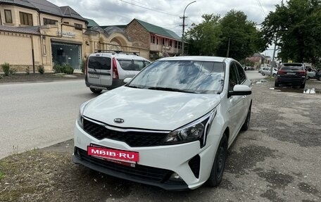 KIA Rio IV, 2017 год, 990 000 рублей, 2 фотография