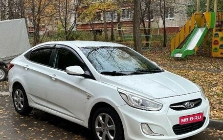 Hyundai Solaris II рестайлинг, 2013 год, 690 000 рублей, 1 фотография