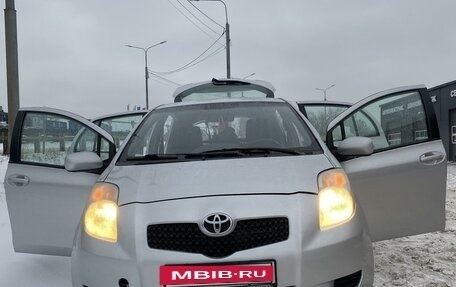 Toyota Yaris III рестайлинг, 2006 год, 570 000 рублей, 4 фотография