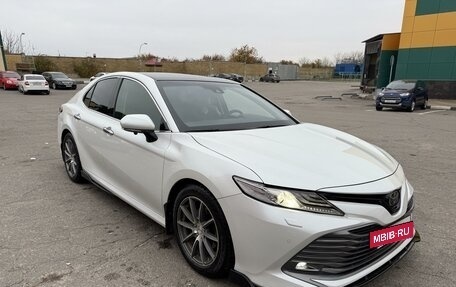 Toyota Camry, 2018 год, 2 590 000 рублей, 4 фотография