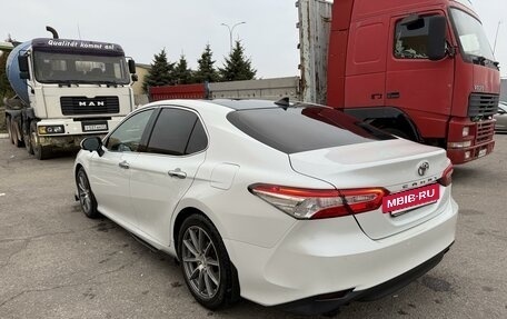 Toyota Camry, 2018 год, 2 590 000 рублей, 8 фотография