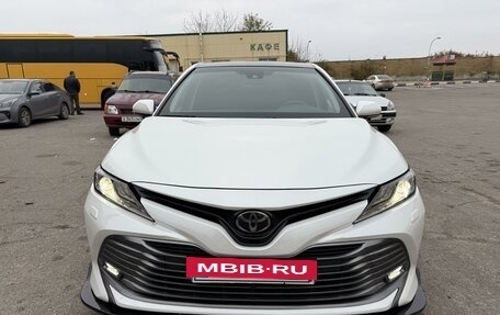 Toyota Camry, 2018 год, 2 590 000 рублей, 3 фотография