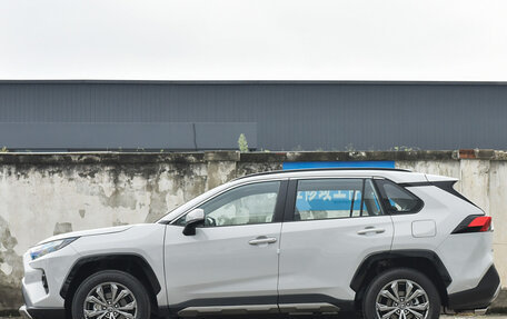 Toyota RAV4, 2024 год, 3 290 000 рублей, 14 фотография