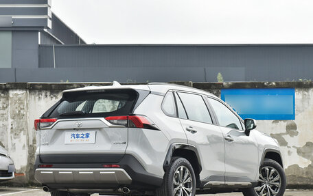 Toyota RAV4, 2024 год, 3 290 000 рублей, 15 фотография
