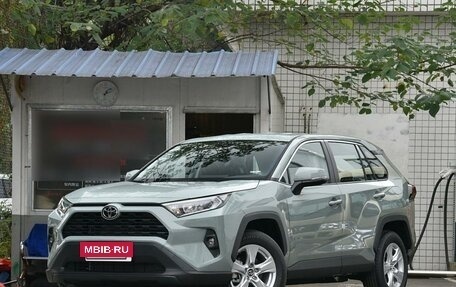 Toyota RAV4, 2024 год, 3 290 000 рублей, 10 фотография