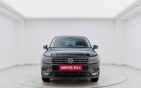 Volkswagen Tiguan II, 2018 год, 2 170 000 рублей, 2 фотография