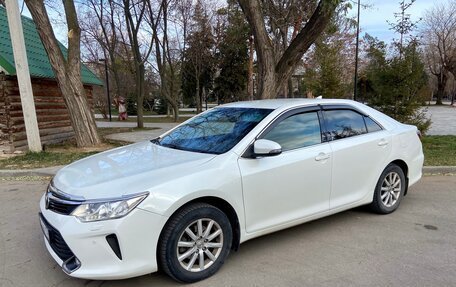 Toyota Camry, 2017 год, 1 990 000 рублей, 6 фотография