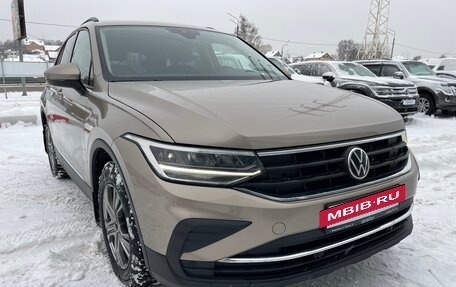 Volkswagen Tiguan II, 2021 год, 3 397 000 рублей, 4 фотография