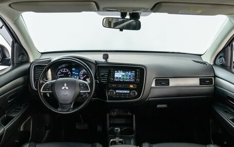 Mitsubishi Outlander III рестайлинг 3, 2013 год, 1 835 000 рублей, 8 фотография