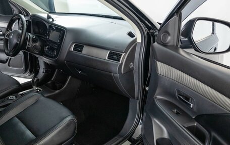 Mitsubishi Outlander III рестайлинг 3, 2013 год, 1 835 000 рублей, 9 фотография