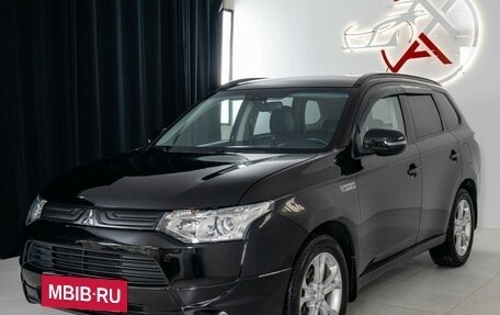 Mitsubishi Outlander III рестайлинг 3, 2013 год, 1 835 000 рублей, 3 фотография