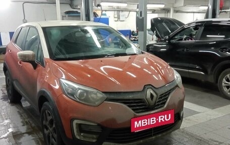 Renault Kaptur I рестайлинг, 2017 год, 1 392 000 рублей, 2 фотография