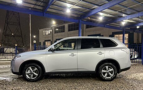 Mitsubishi Outlander III рестайлинг 3, 2014 год, 1 699 000 рублей, 2 фотография