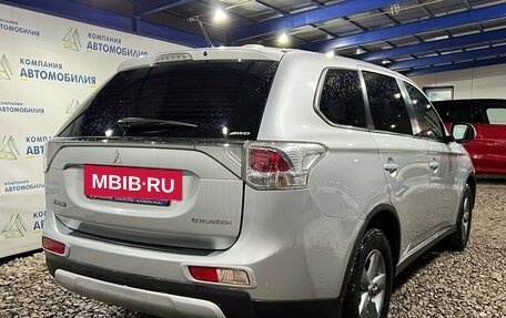 Mitsubishi Outlander III рестайлинг 3, 2014 год, 1 699 000 рублей, 5 фотография