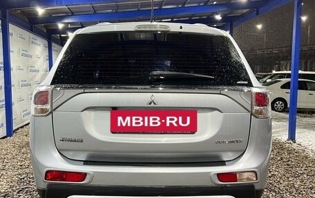 Mitsubishi Outlander III рестайлинг 3, 2014 год, 1 699 000 рублей, 4 фотография