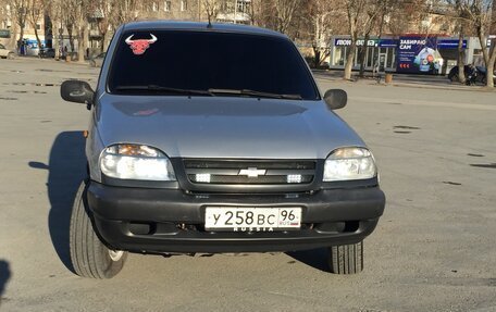 Chevrolet Niva I рестайлинг, 2003 год, 325 000 рублей, 1 фотография