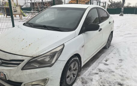 Hyundai Solaris II рестайлинг, 2015 год, 630 000 рублей, 2 фотография