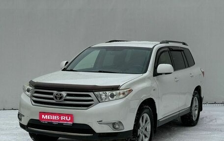 Toyota Highlander III, 2013 год, 1 950 000 рублей, 1 фотография