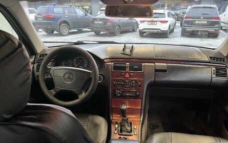 Mercedes-Benz E-Класс, 1998 год, 290 000 рублей, 9 фотография