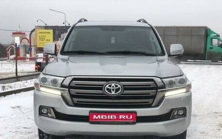 Toyota Land Cruiser 200, 2018 год, 6 750 000 рублей, 2 фотография