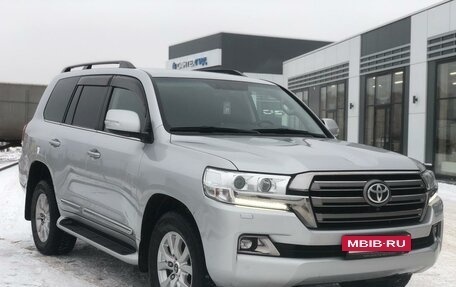 Toyota Land Cruiser 200, 2018 год, 6 750 000 рублей, 3 фотография