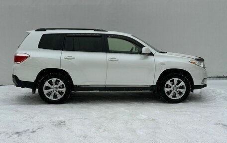 Toyota Highlander III, 2013 год, 1 950 000 рублей, 4 фотография